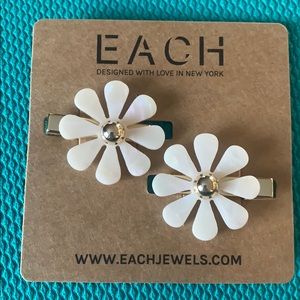 NWT each jewels 💎 barrettes